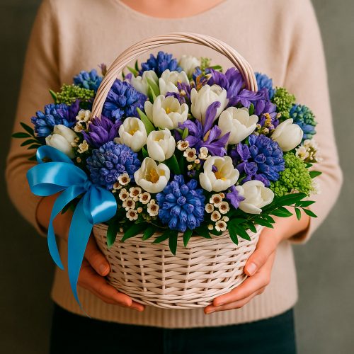Корзина с цветами «Синие облака»